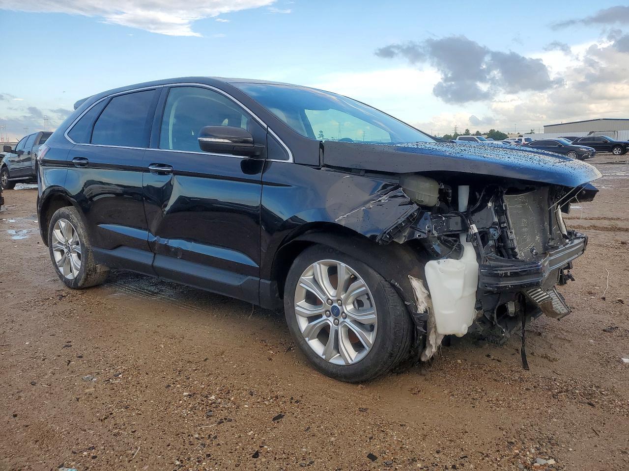 2022 Ford Edge Titanium - Фото 4