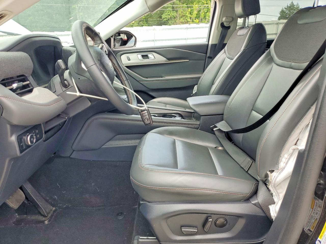 2025 Ford Explorer Active - Image 7