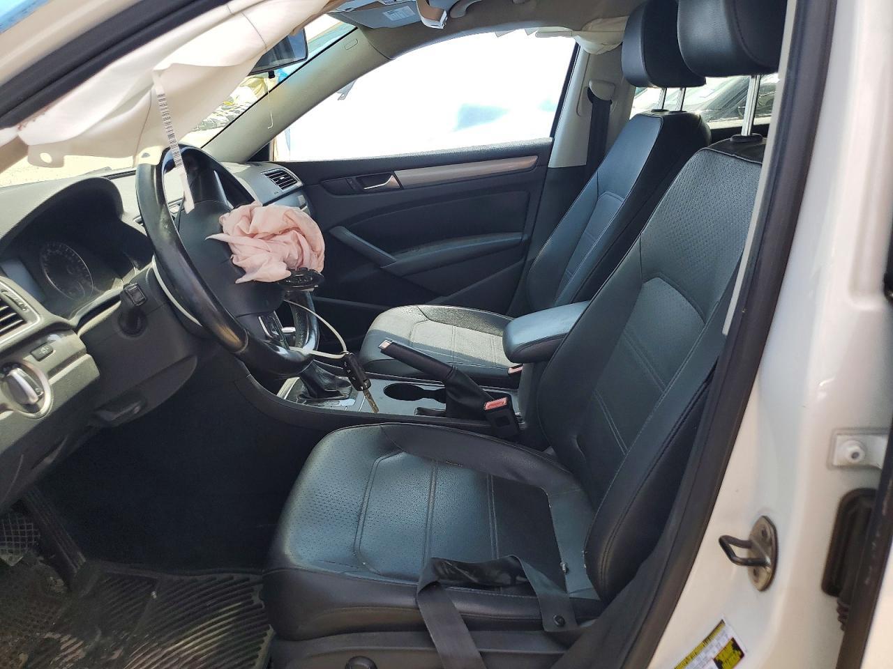 2014 Volkswagen Passat S - Фото 7