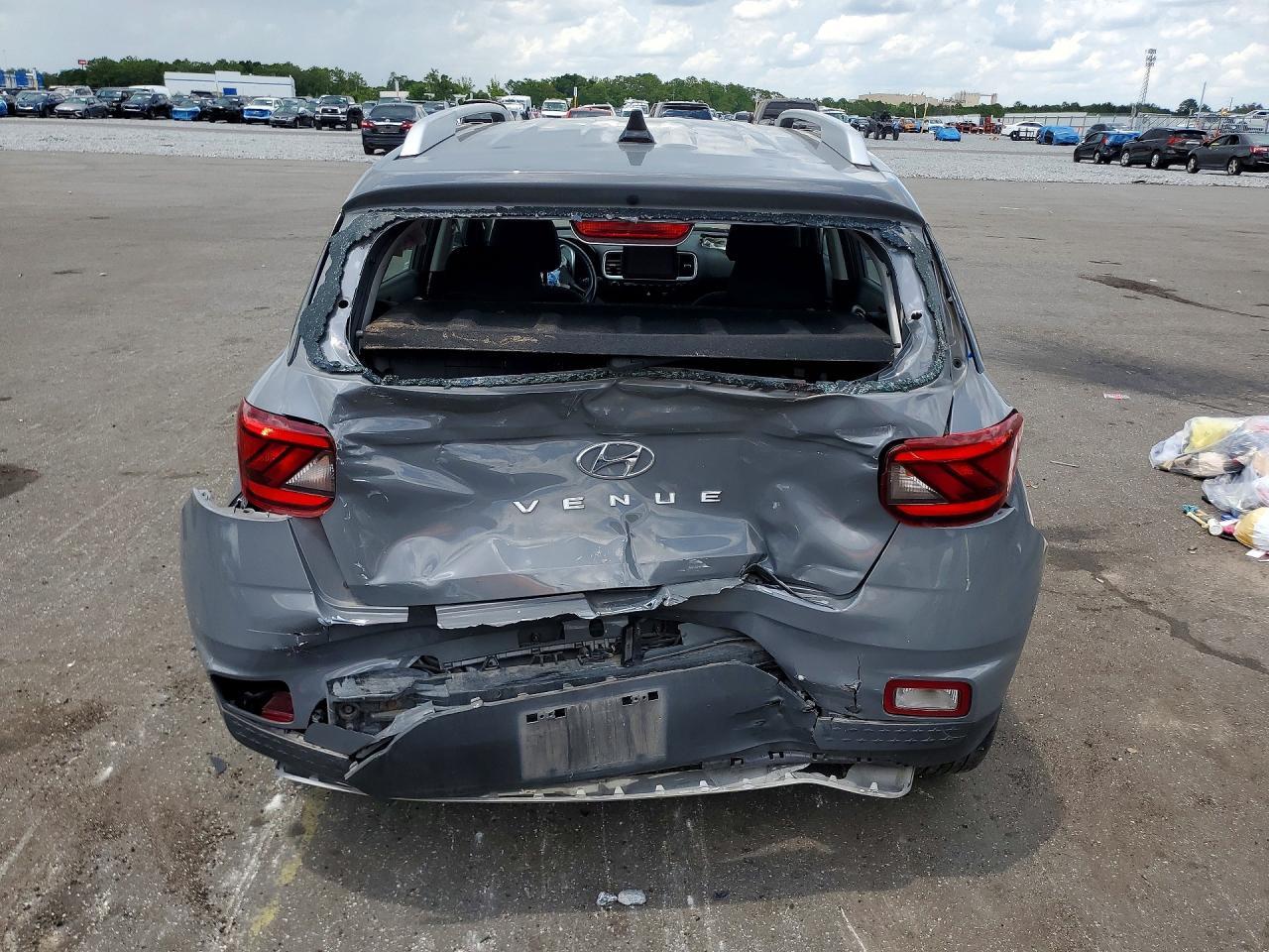 2022 Hyundai Venue Sel - Image 6