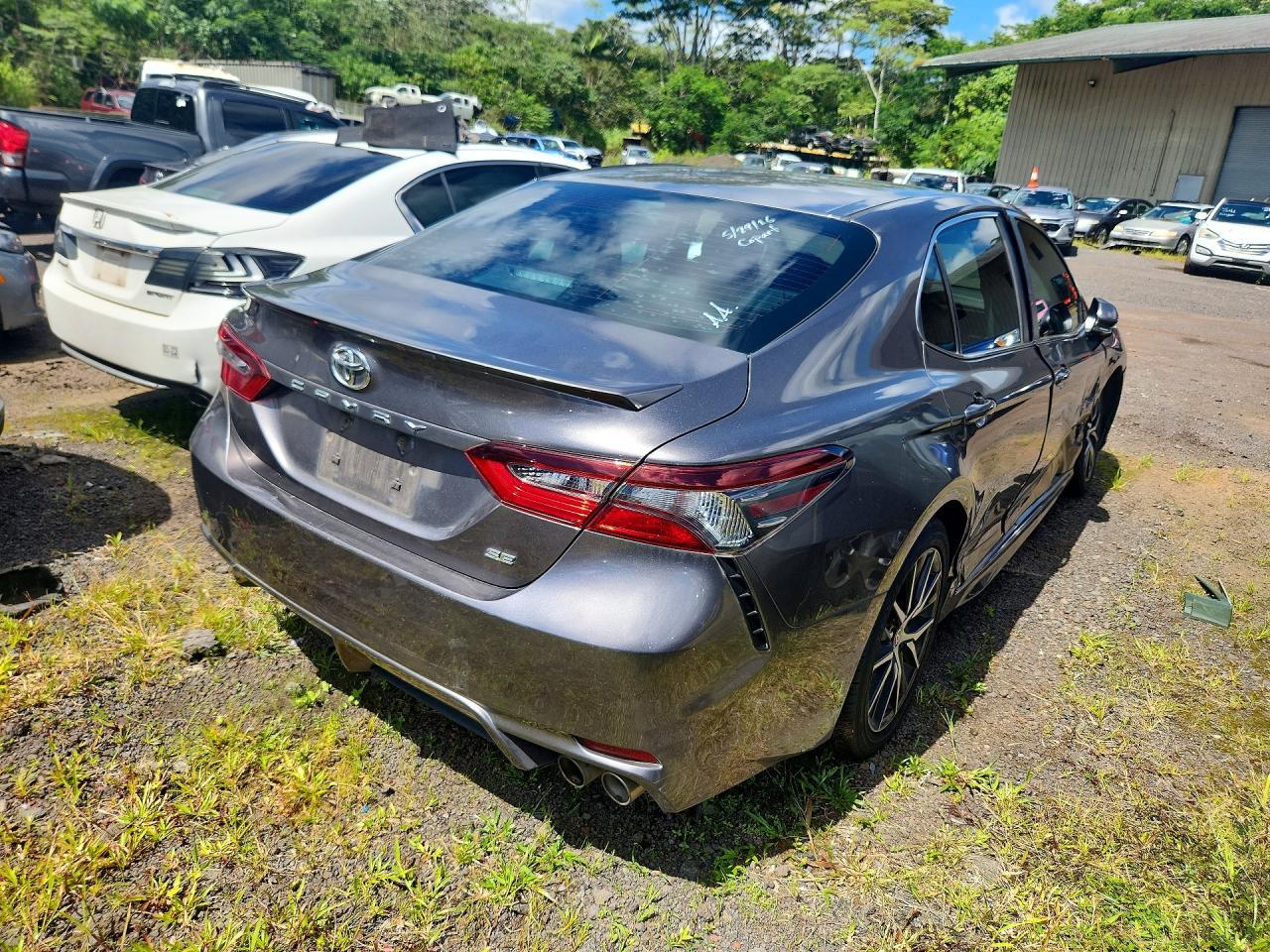 2022 Toyota Camry Se - Фото 3