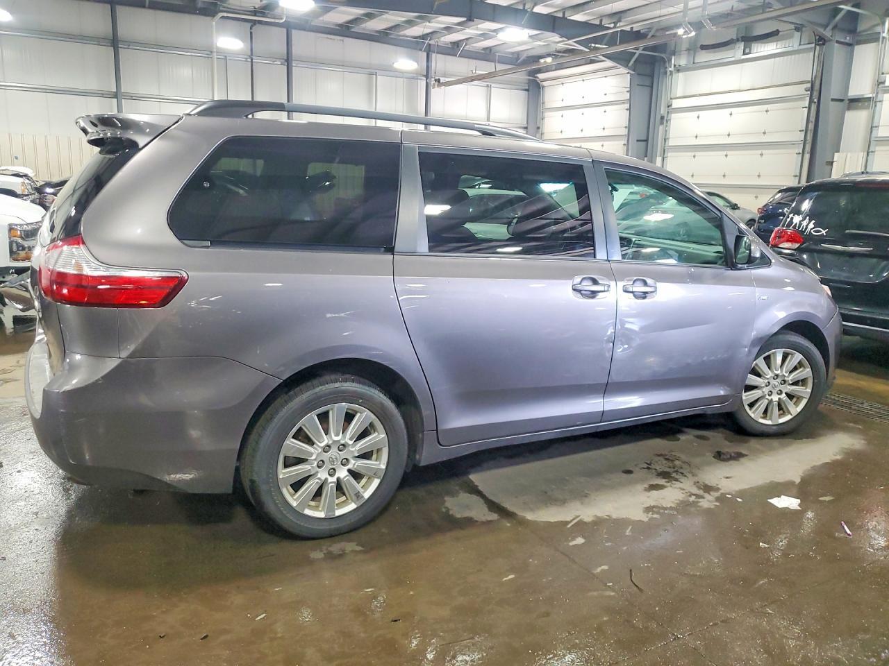 2017 Toyota Sienna Le - Фото 3