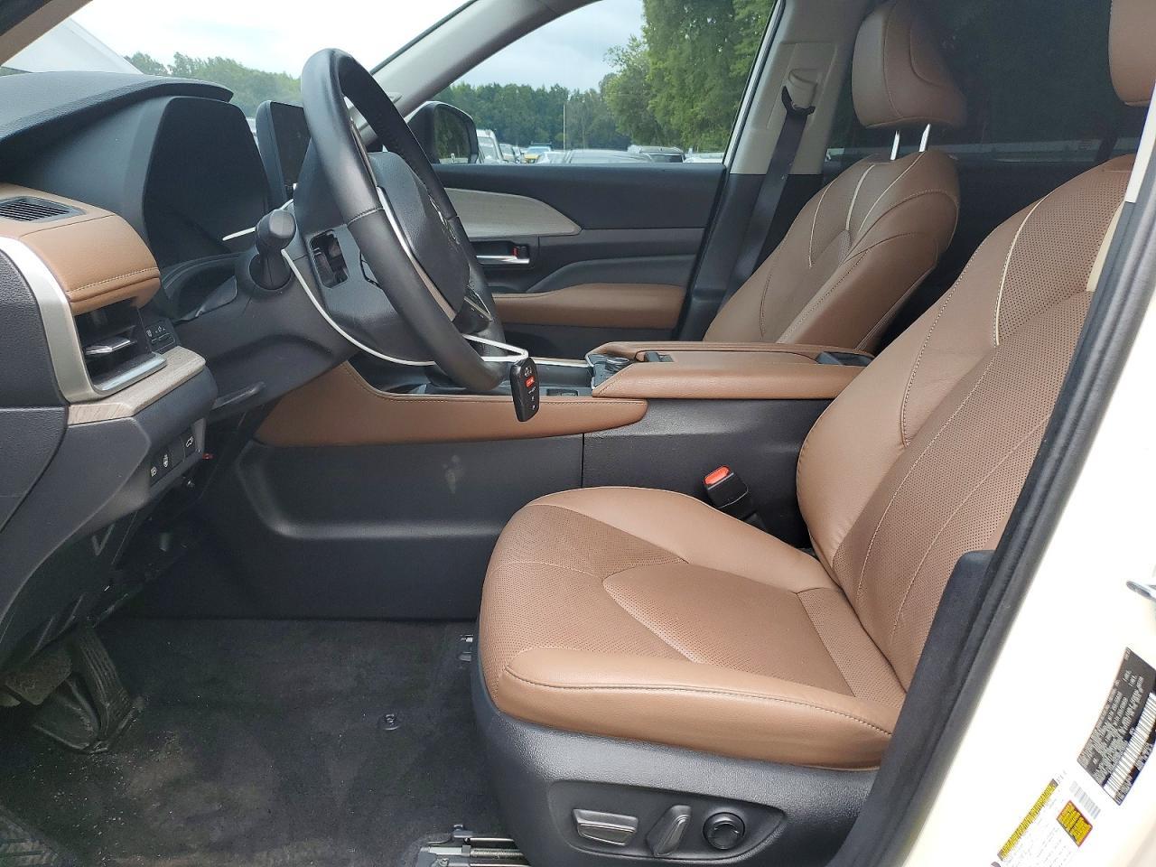 2024 Toyota Grand Highlander Platinum - Image 7