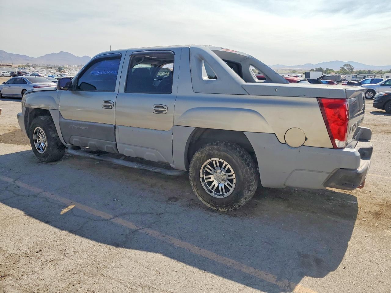 2002 Chevrolet Avalanche C1500 - Фото 2