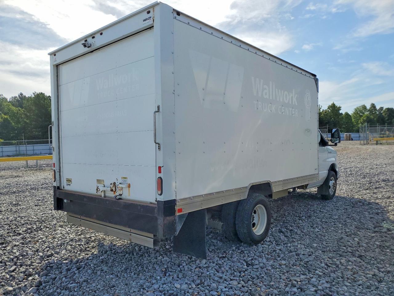 2021 Ford Econoline E450 Super Duty Cutaway Van - Фото 3