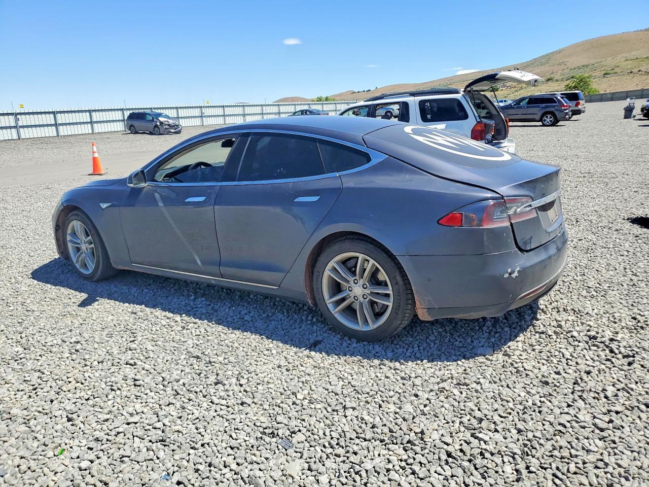 2015 Tesla Model S - Фото 2