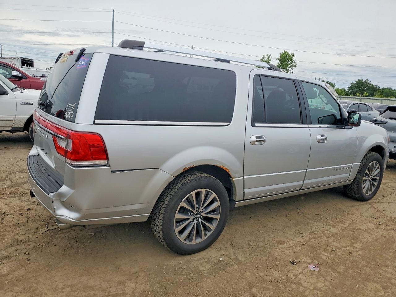 2017 Lincoln Navigator L Select - Фото 3