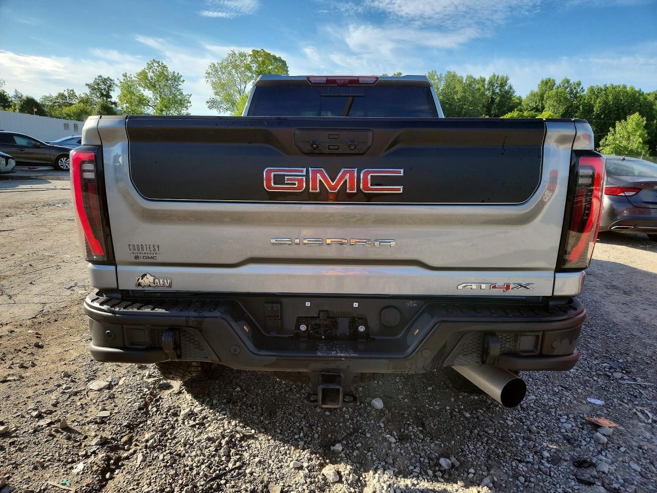 2025 GMC Sierra K2500 At4X - Фото 6