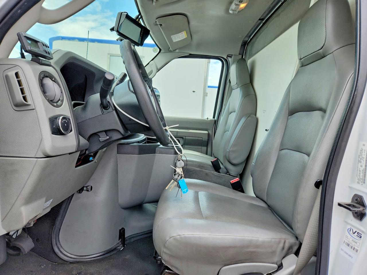 2023 Ford E350 - Refrigerated Box Truck - Фото 7