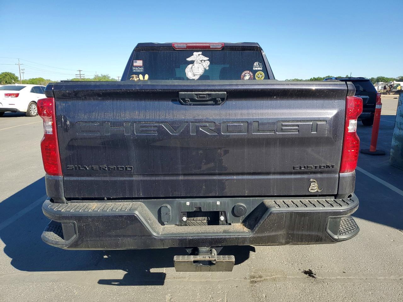 2022 Chevrolet Silverado K1500 Custom - Image 6