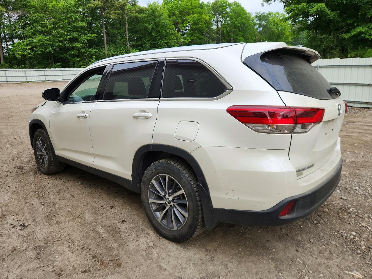 2019 Toyota Highlander Xle - Image 2