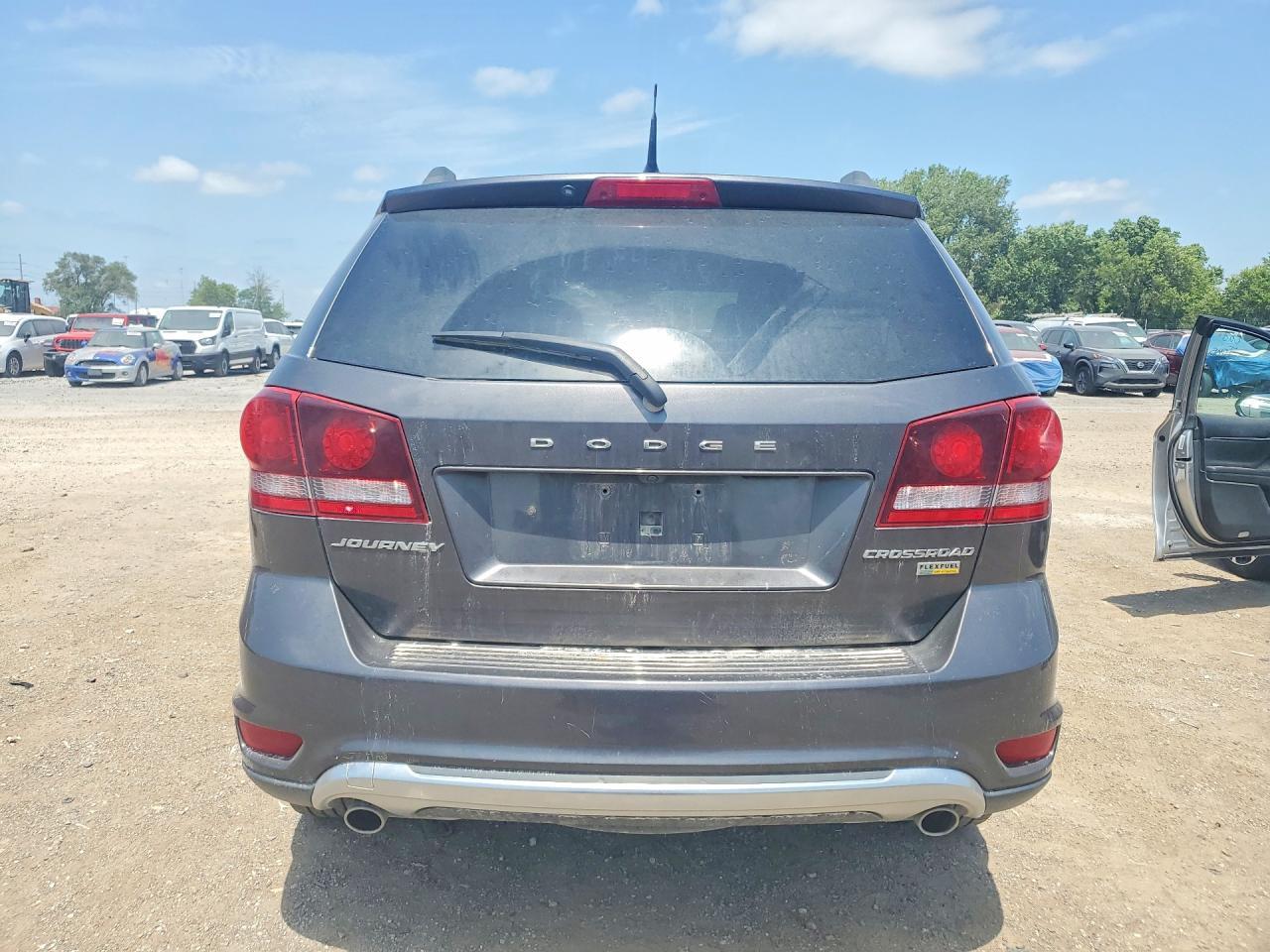 2018 Dodge Journey Crossroad - Image 6