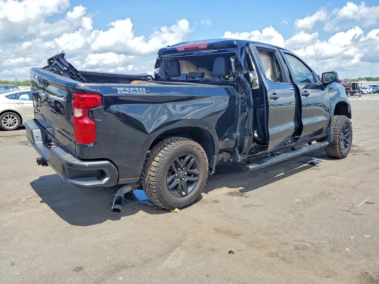 2026 Chevrolet Silverado K1500 Trail Boss Custom - Фото 3