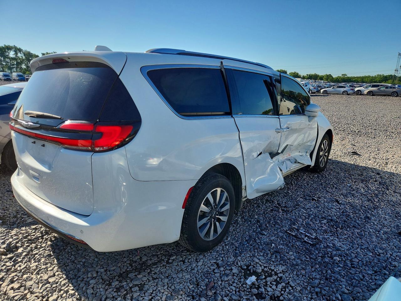 2021 Chrysler Pacifica Touring L - Фото 3