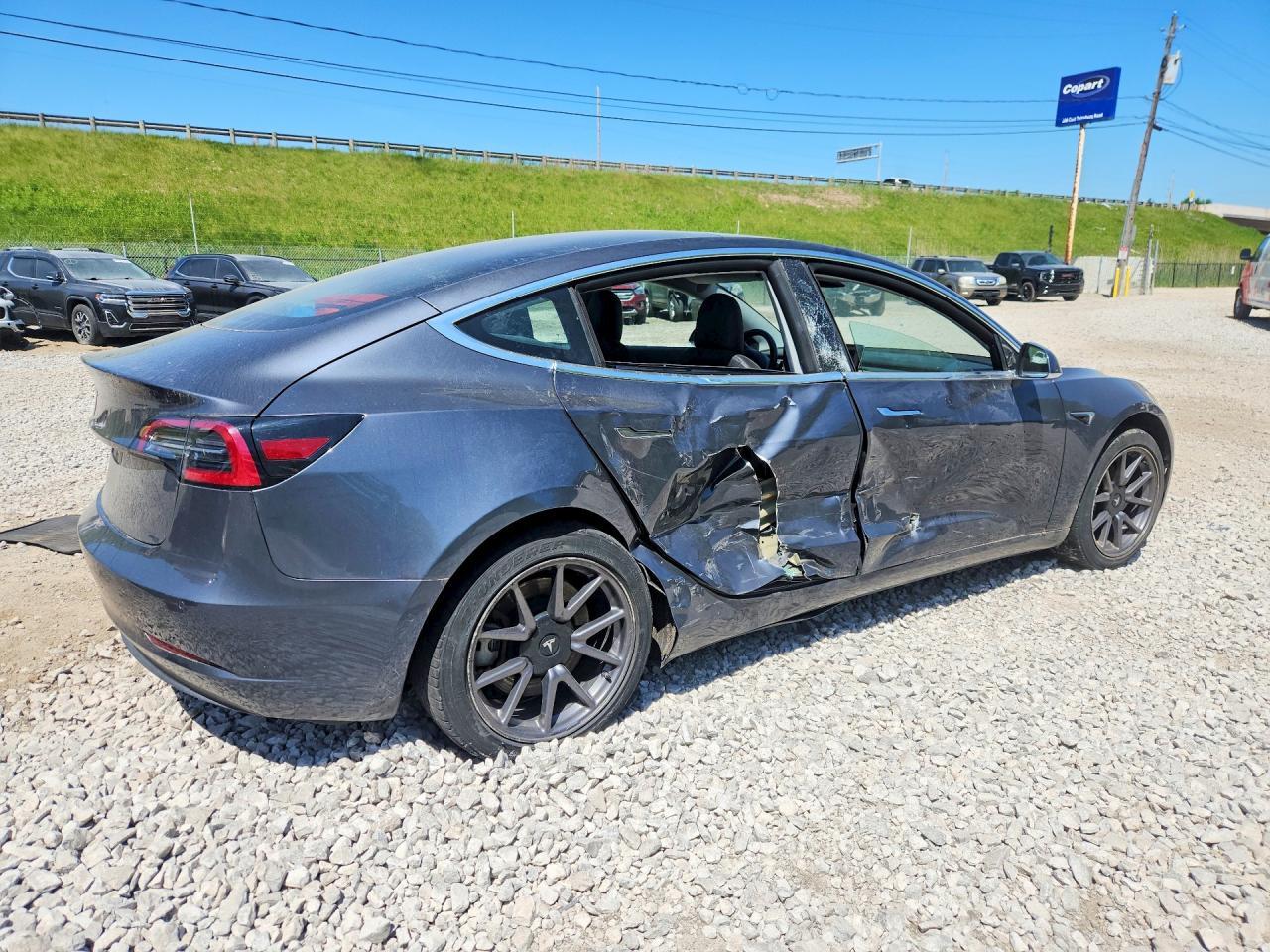2018 Tesla Model 3 - Image 3