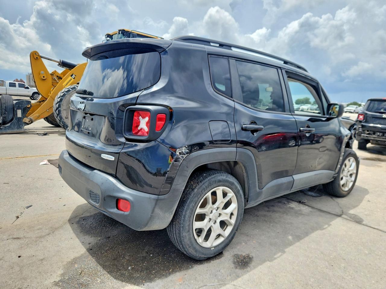 2016 Jeep Renegade Latitude - Image 3