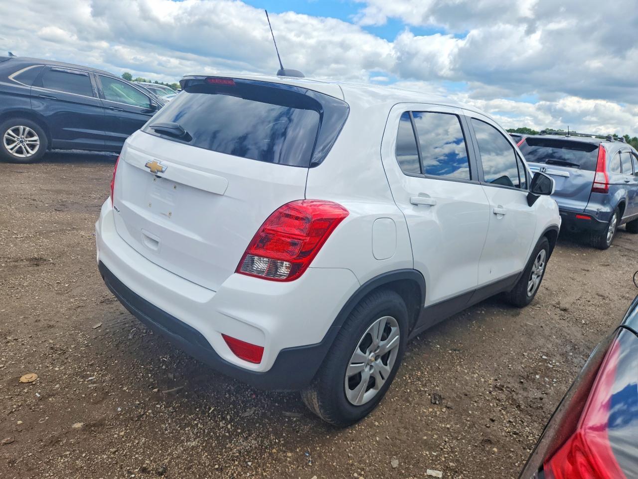 2019 Chevrolet Trax Ls - Image 3