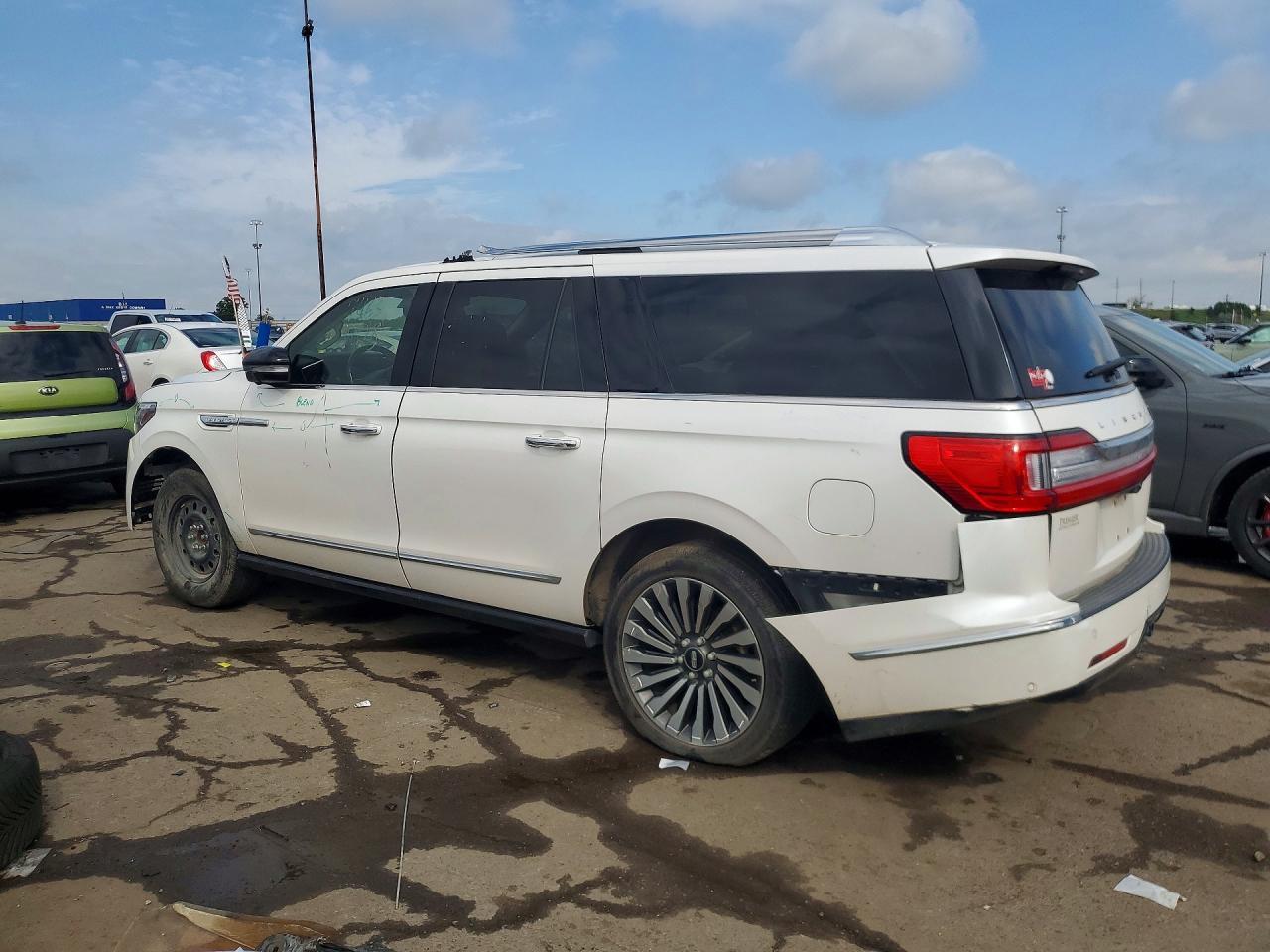 2019 Lincoln Navigator L Reserve - Image 2