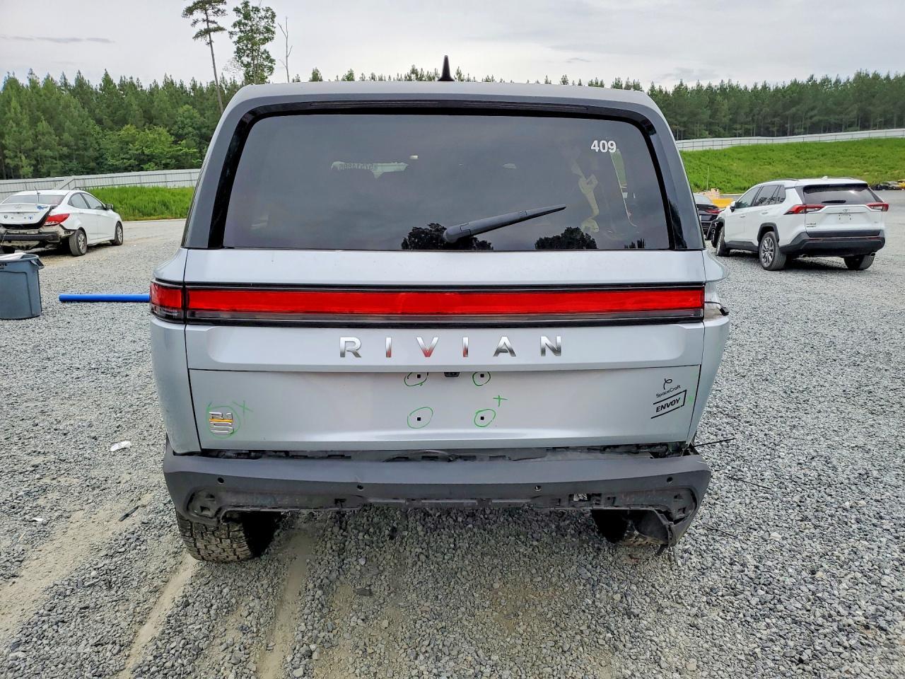 2023 Rivian R1S Adventure - Фото 6