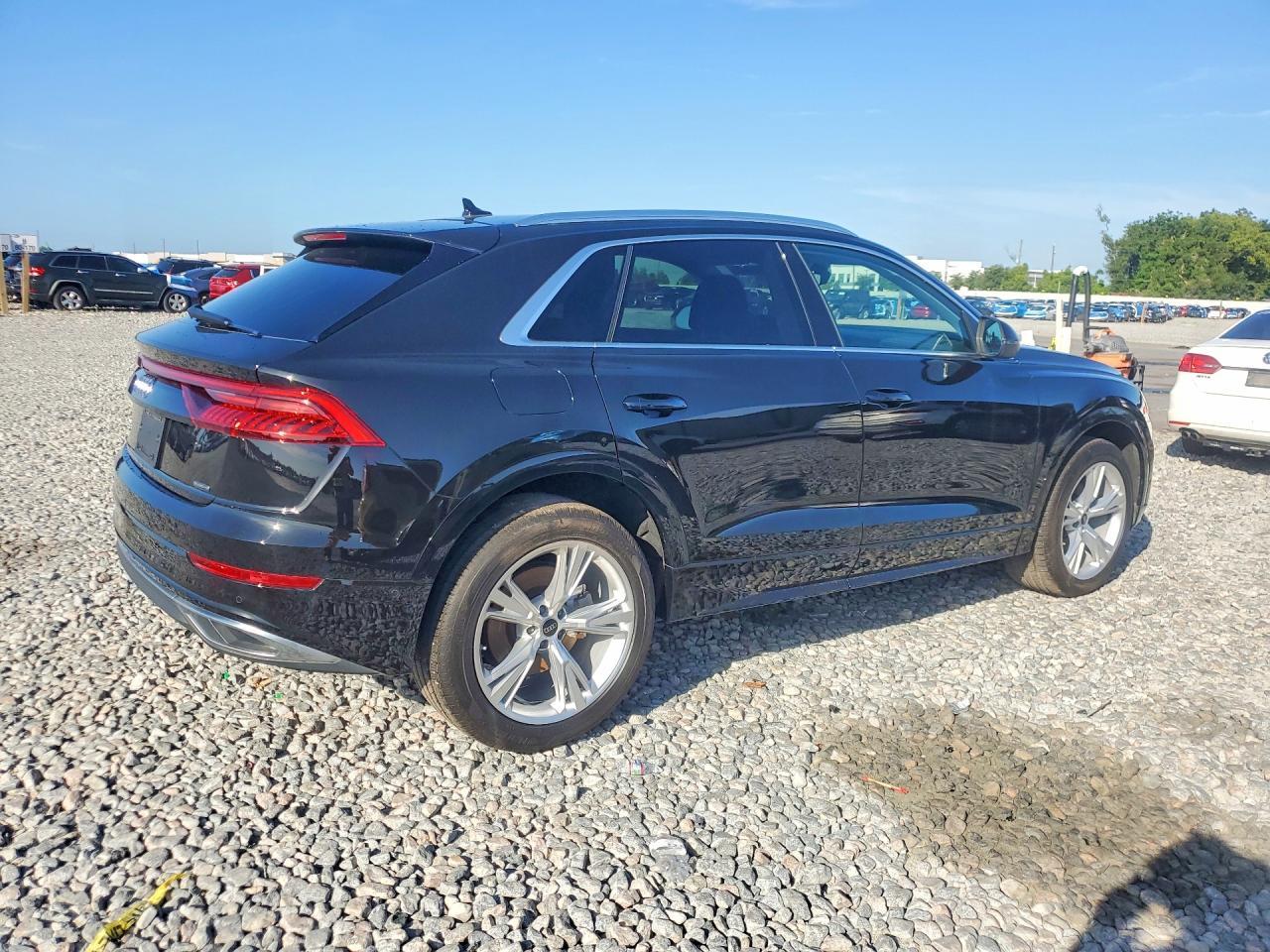 2023 Audi Q8 Premium - Фото 3