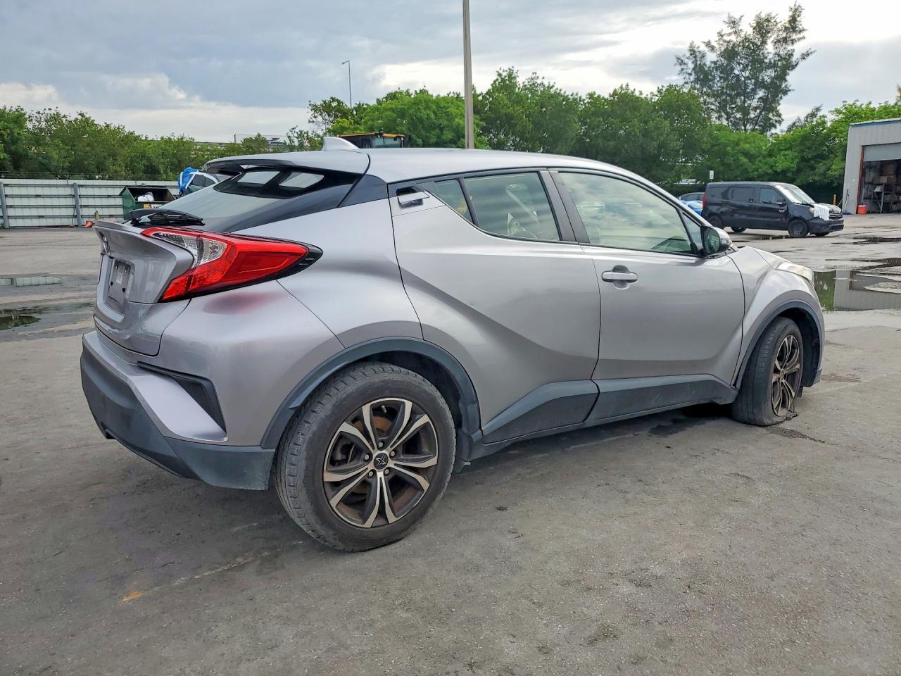 2019 Toyota C-Hr Le - Фото 3