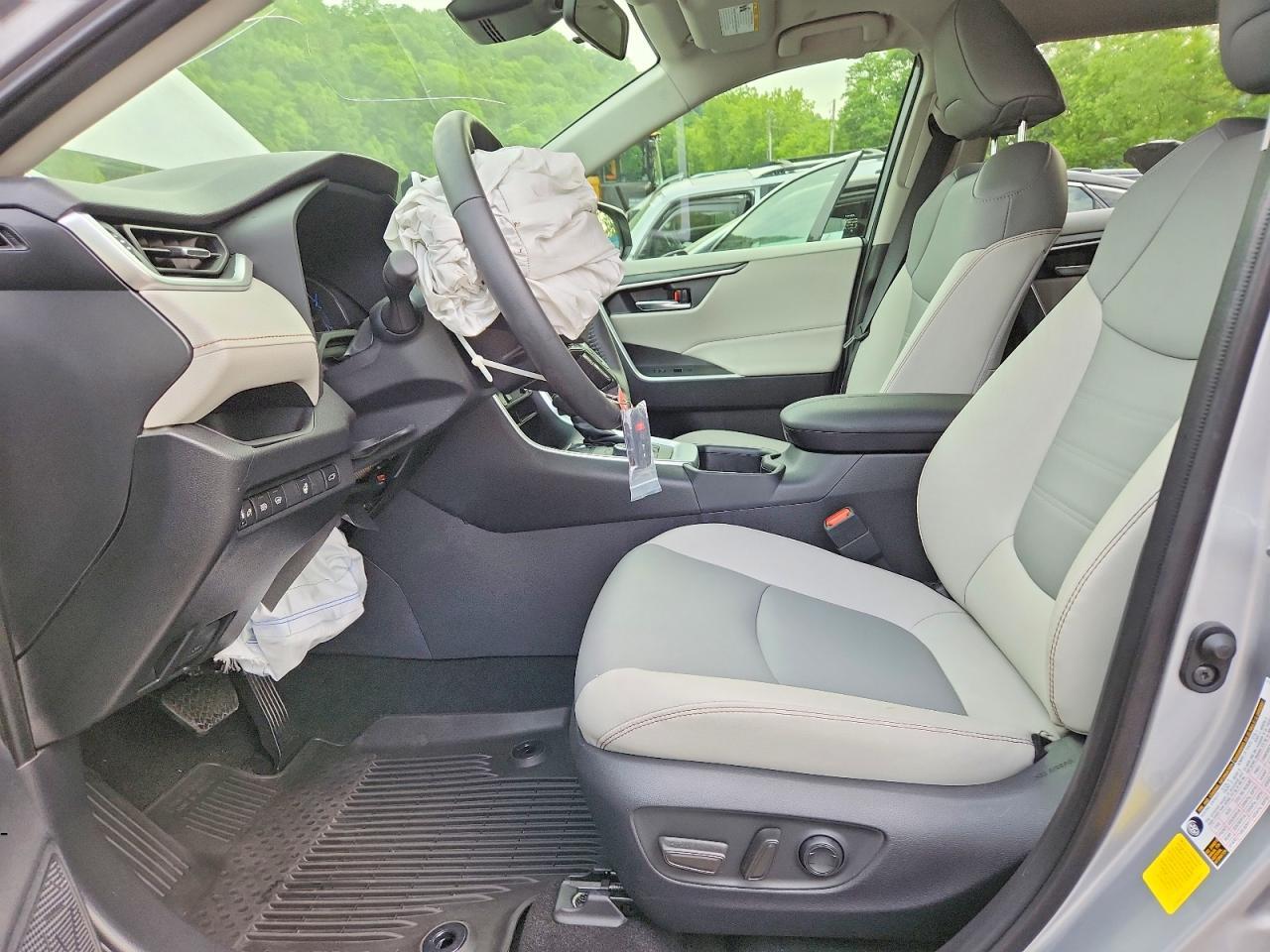 2025 Toyota Rav4 Xle Premium - Image 7