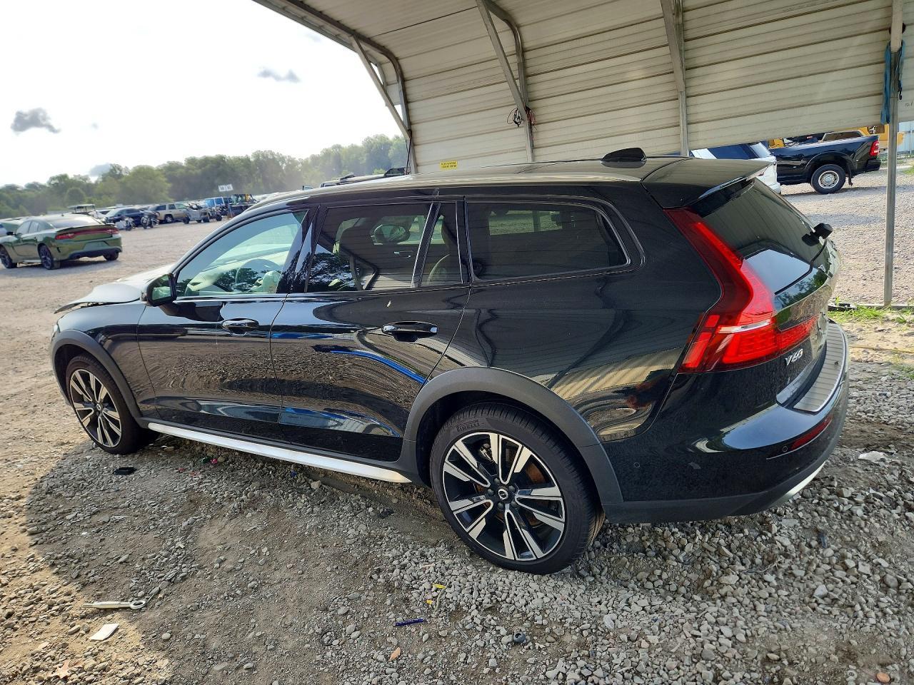 2026 Volvo V60 Cross Country Ultra - Фото 2