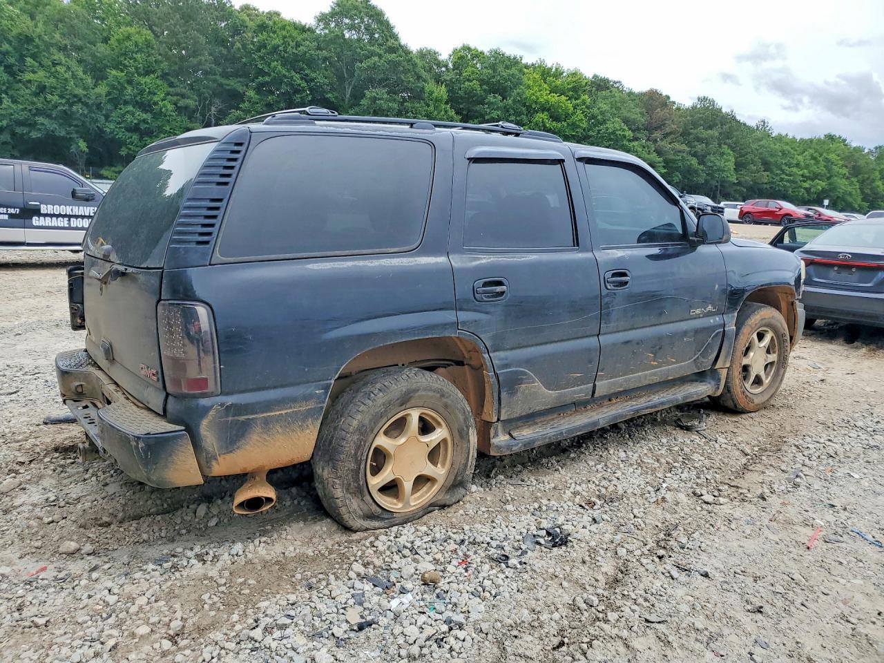 2002 GMC Denali - Image 3