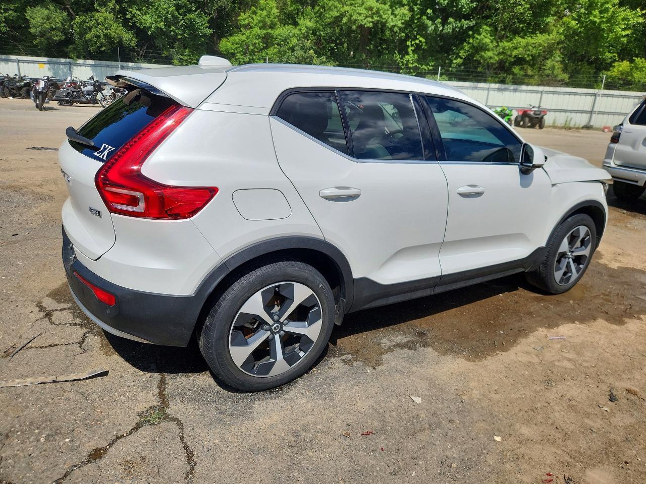2023 Volvo Xc40 B5 Plus Bright Theme - Фото 3