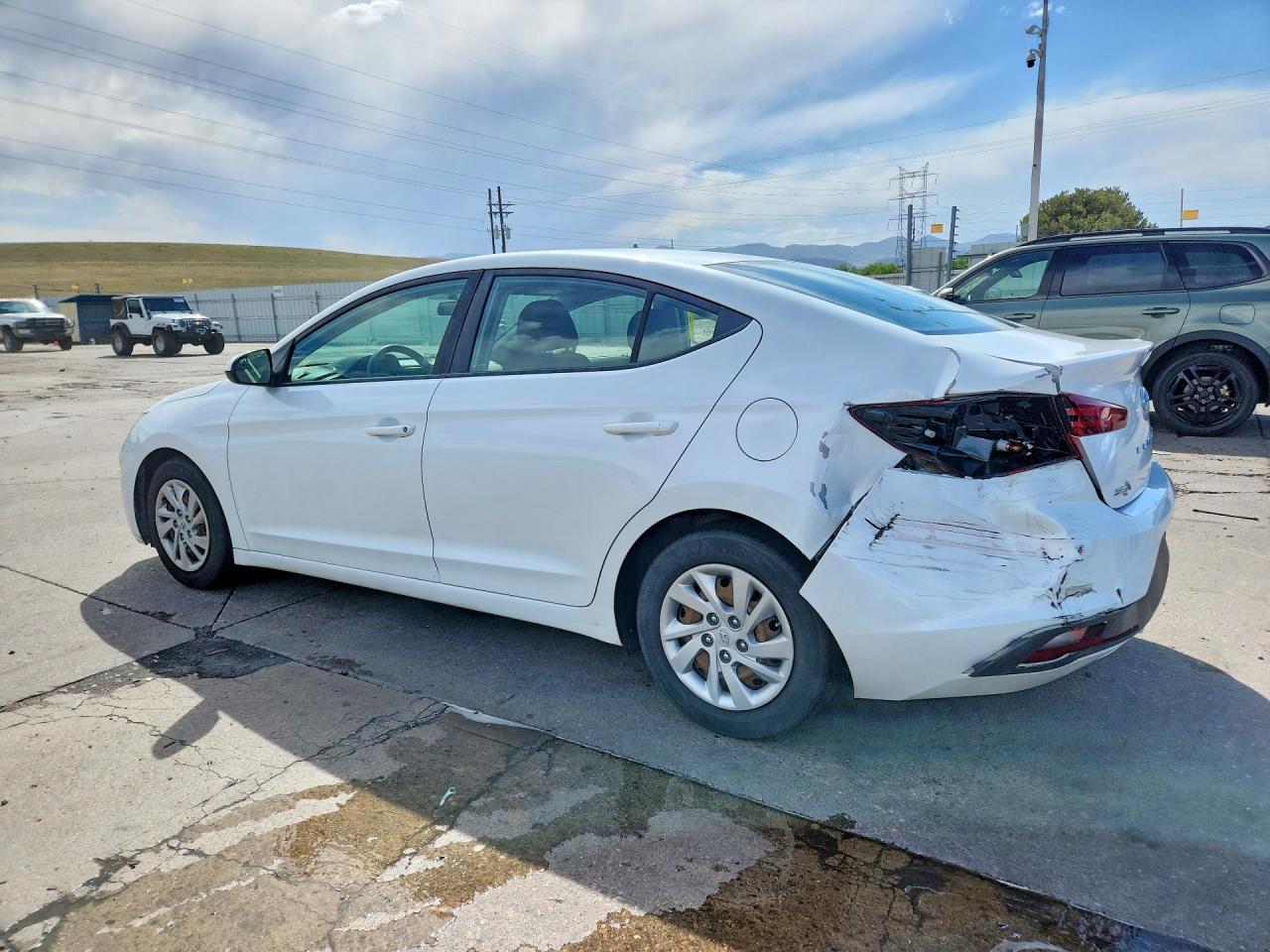 2019 Hyundai Elantra Se - Image 2