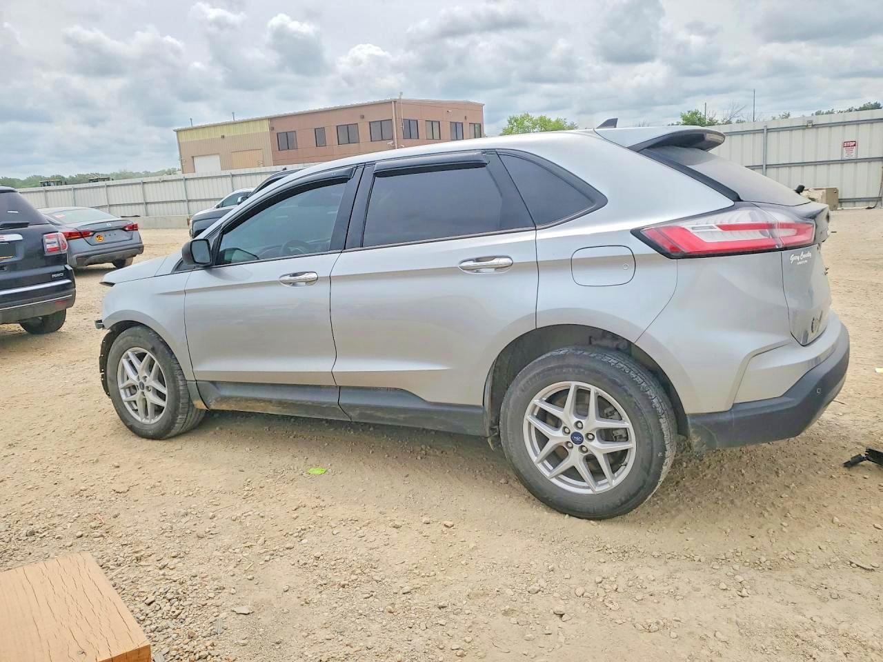 2021 Ford Edge Se - Фото 2