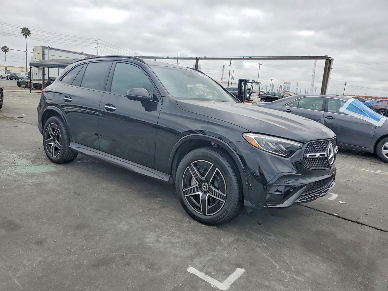 2025 Mercedes-Benz Glc 300 - Image 4
