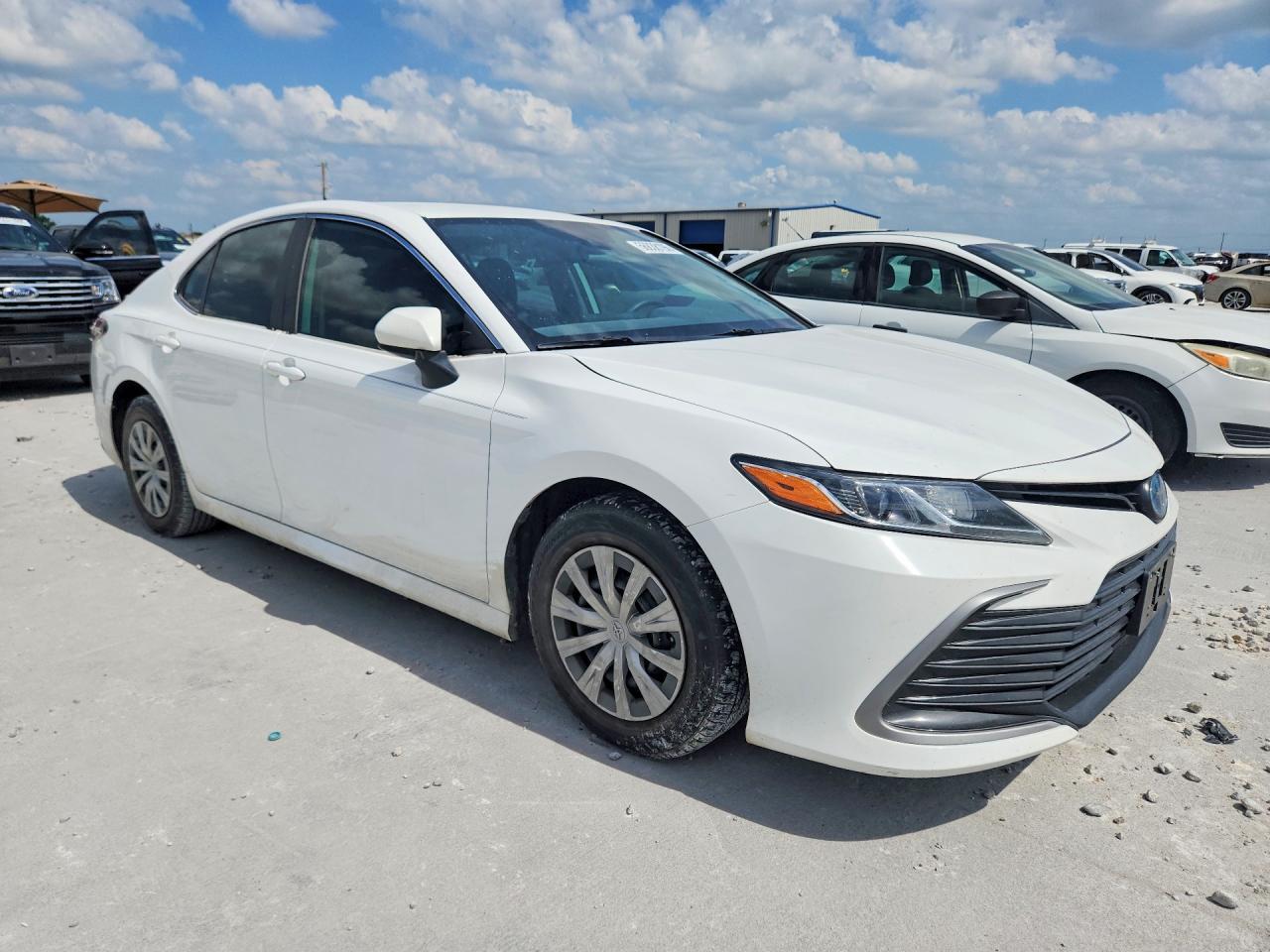 2022 Toyota Camry Le - Фото 4