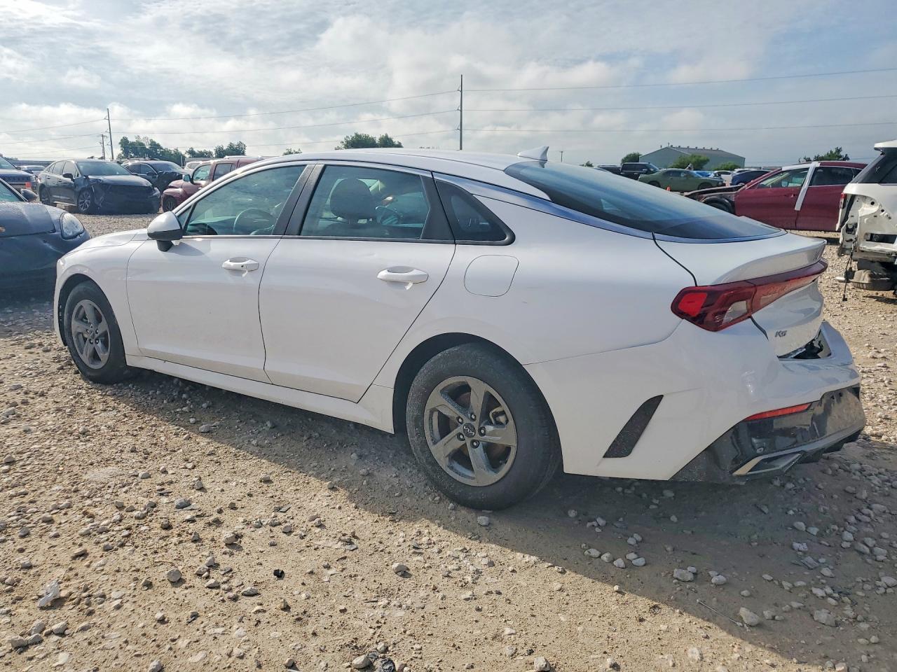2022 Kia K5 - Фото 2