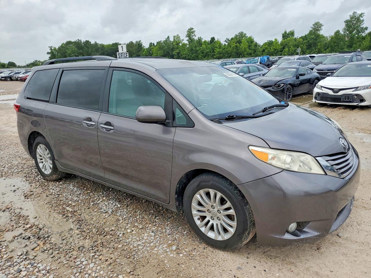 2017 Toyota Sienna Xle 8-Passenger - Фото 4