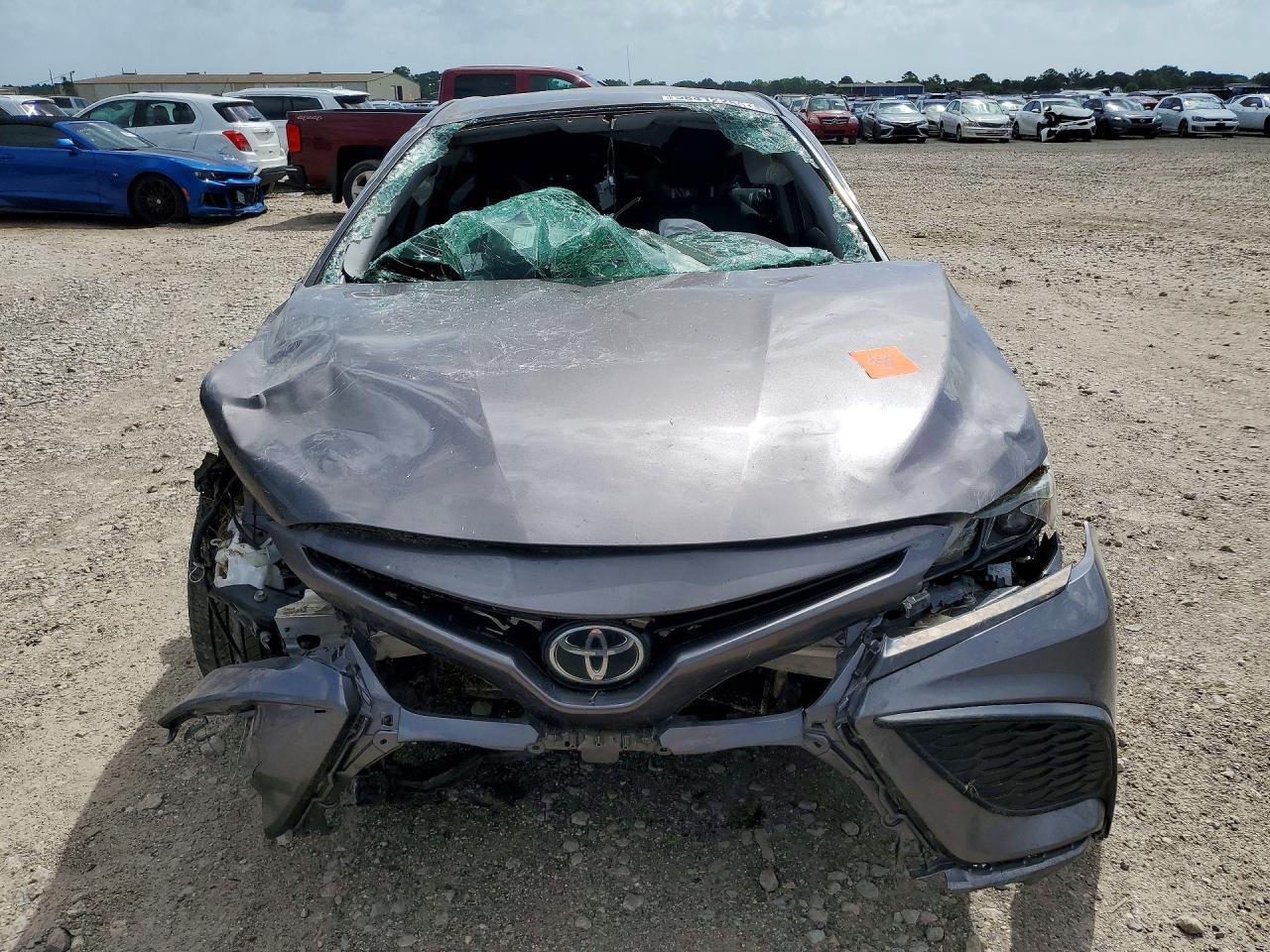 2022 Toyota Camry Se - Фото 5