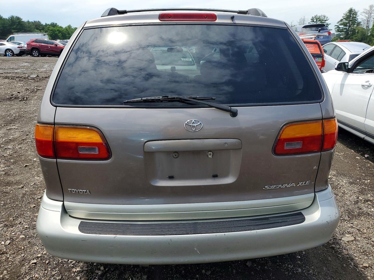 1998 Toyota Sienna Xle - Image 6