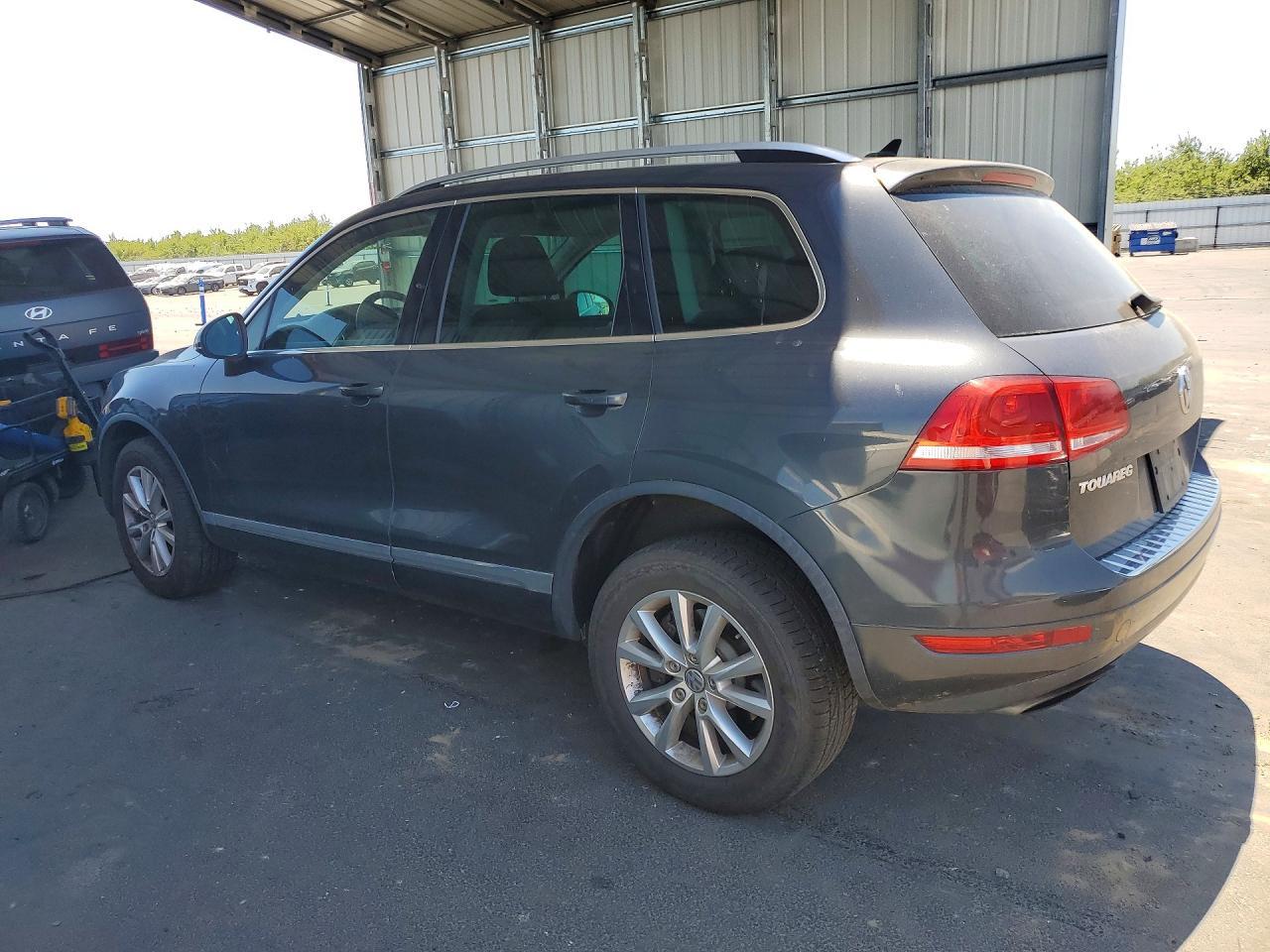 2013 Volkswagen Touareg V6 - Фото 2