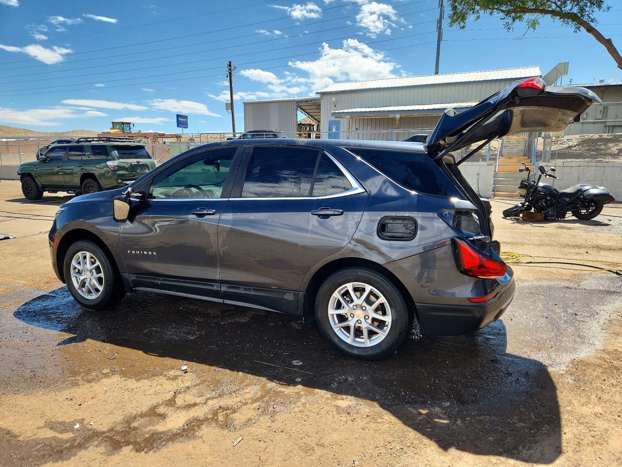 2022 Chevrolet Equinox Lt - Image 2