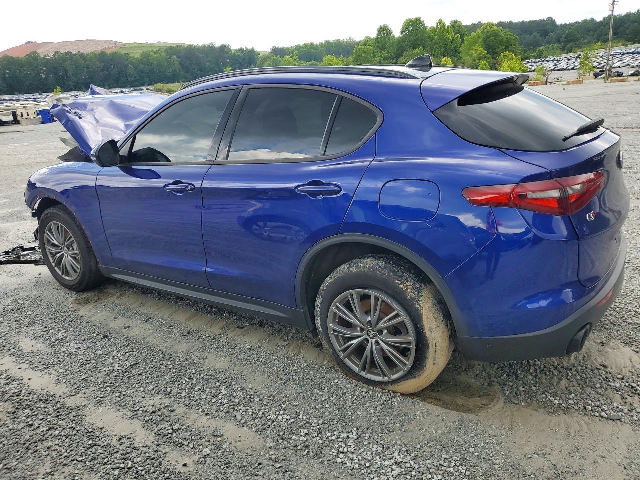 2022 Alfa Romeo Stelvio - Image 2