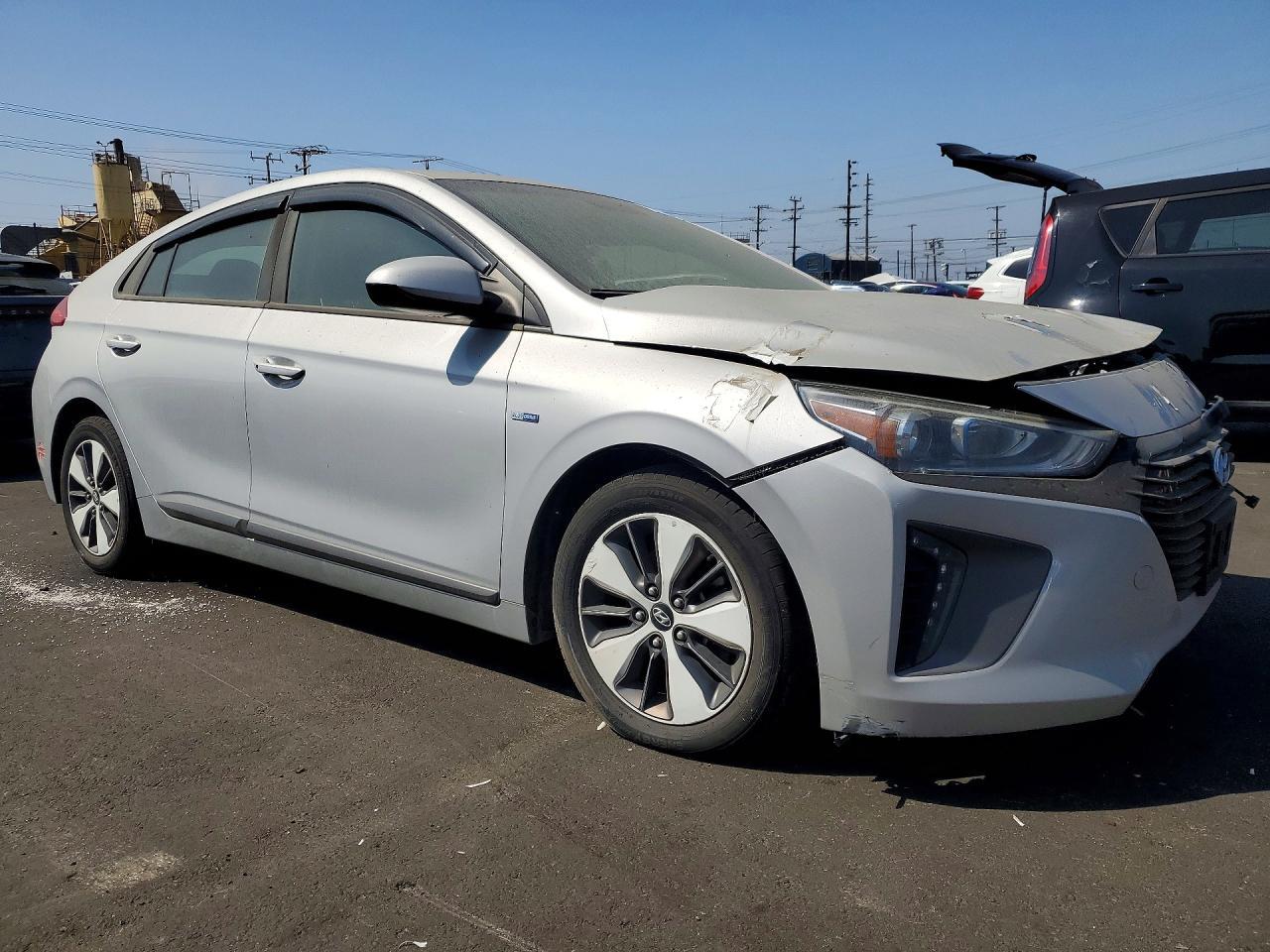 2019 Hyundai Ioniq Plug-In Hybrid Base - Фото 4