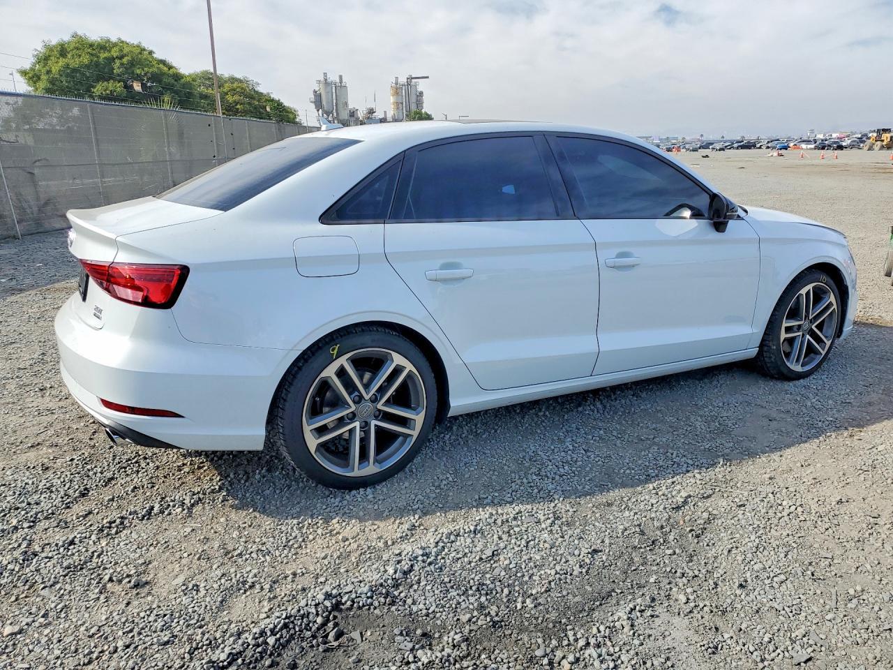 2017 Audi A3 Premium - Фото 3