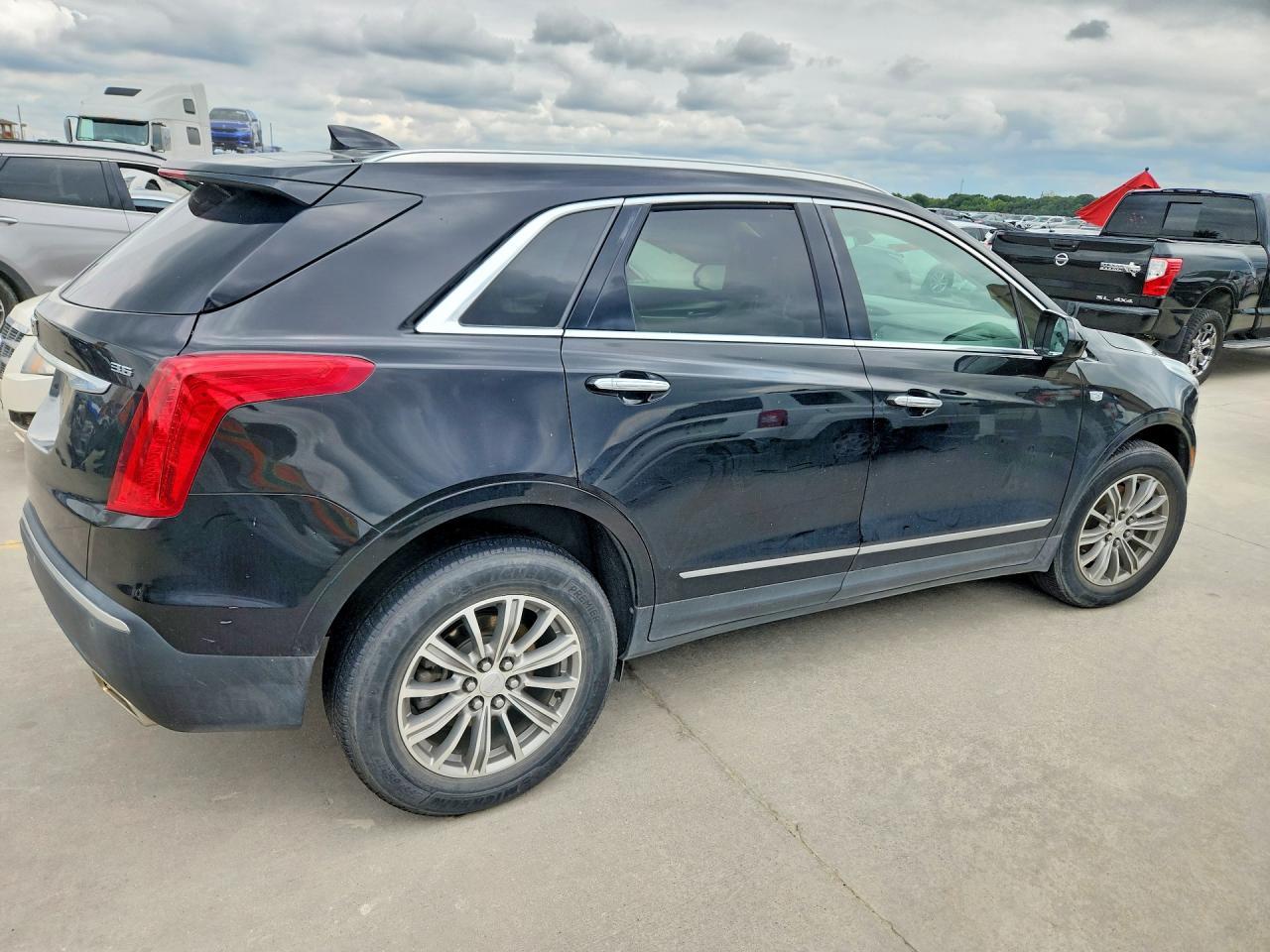 2017 Cadillac Xt5 Luxury - Image 3