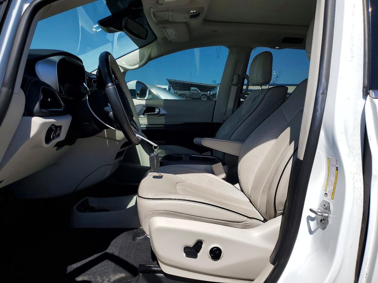 2019 Chrysler Pacifica Hybrid Limited - Image 7