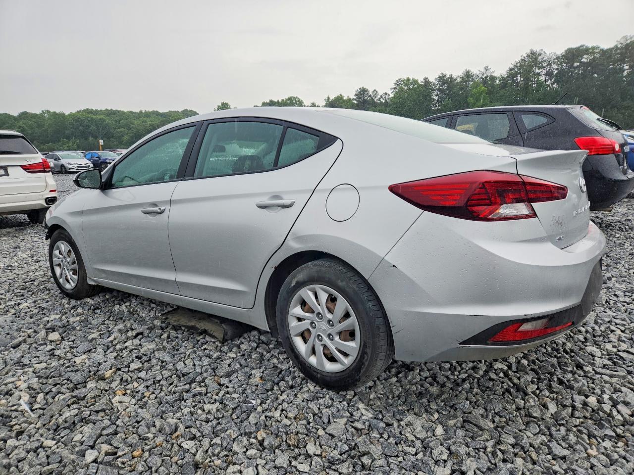 2019 Hyundai Elantra Se - Image 2