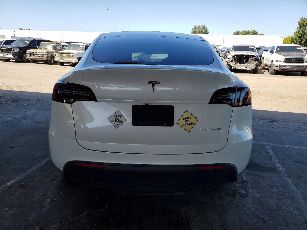 2023 Tesla Model Y - Фото 6