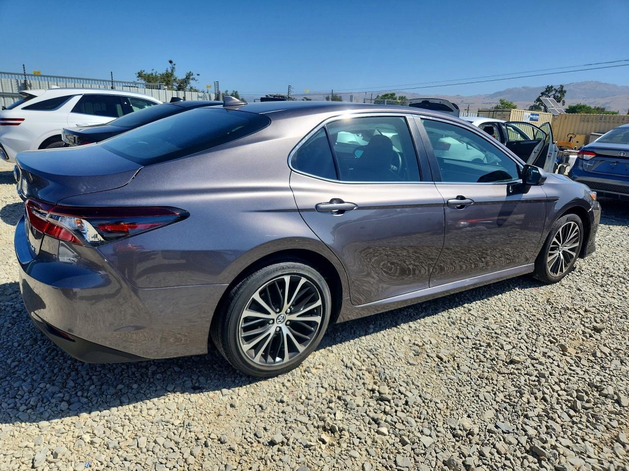2024 Toyota Camry Le - Фото 3
