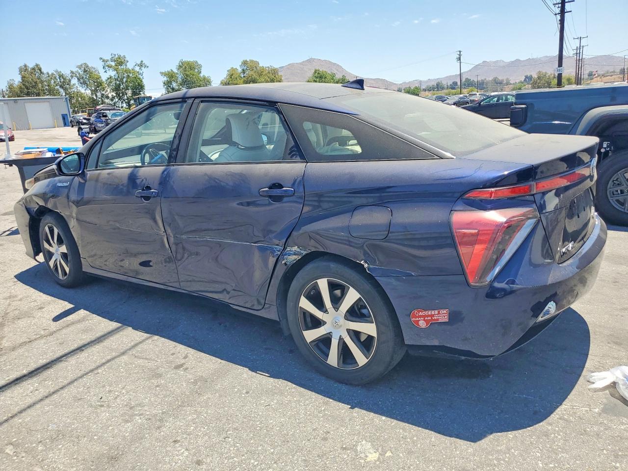 2018 Toyota Mirai Base - Фото 2