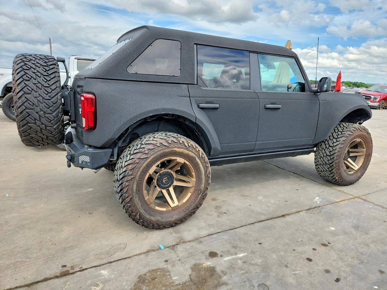 2023 Ford Bronco Base - Image 3