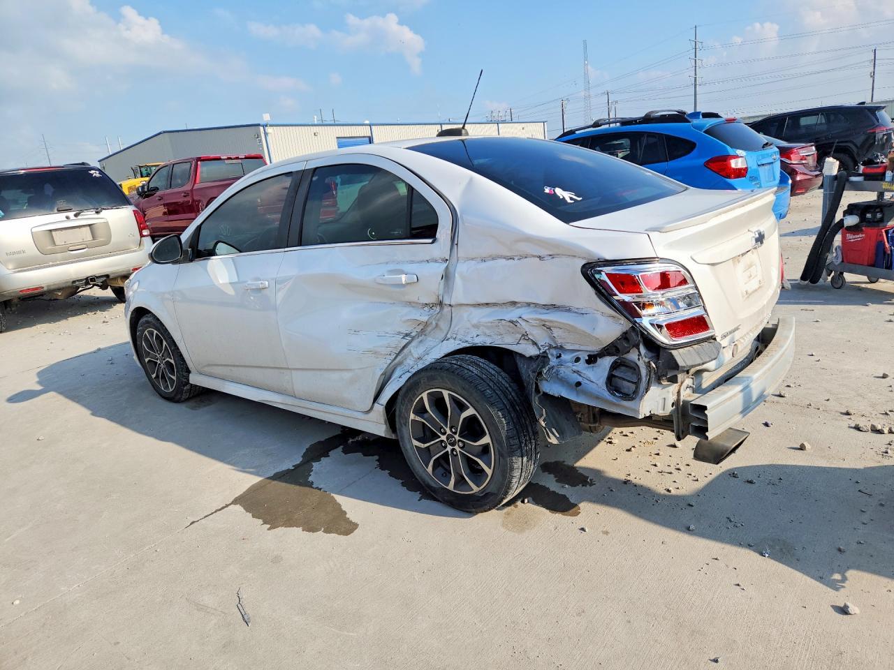 2019 Chevrolet Sonic - Фото 2